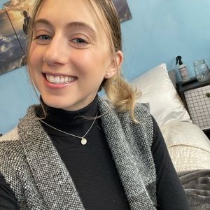 Meet your Posher, Elise